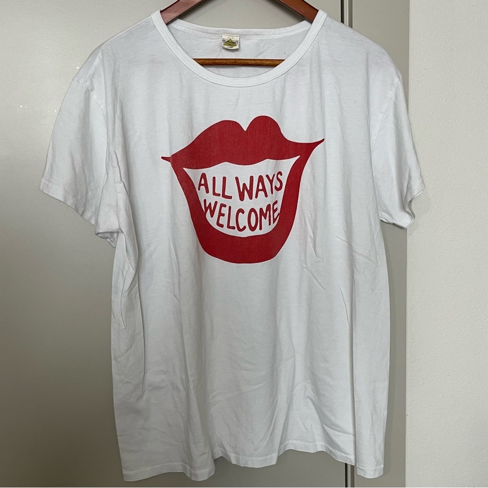 Filth Mart All Ways Welcome White T-Shirt with Red Lips Graphic Sz L